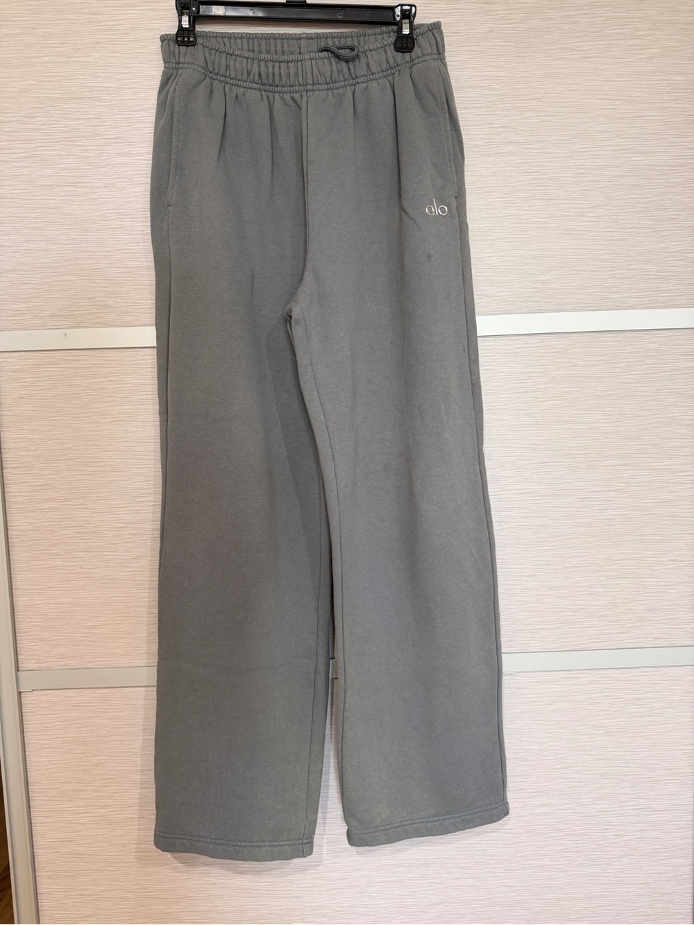ALO YOGA Accolade Straight Leg Sweatpant - Steel Grey IN XS